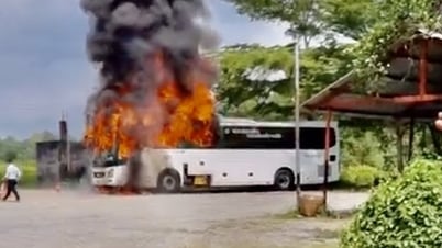 Un bus touristique de 45 places a brûlé jusqu'au châssis lors d'un arrêt dans un restaurant