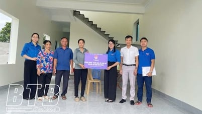 Huyện đoàn Đông Hưng:  Trao nhiều phần quà “Vì đàn em thân yêu