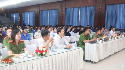 ニャチャン大学は学生への法律の普及に協力している