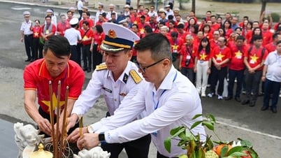 Voyage de 100 journalistes à Truong Sa