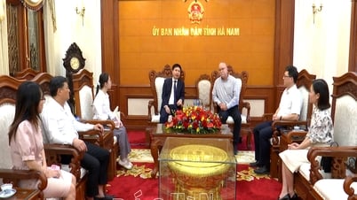 Đồng chí Bí thư Tỉnh ủy Trương Quốc Huy làm việc với các doanh nghiệp