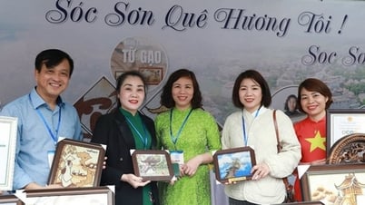 The woman who “paints” the future from Vietnamese rice grains