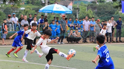 U11 Krong No y U11 Tuy Duc: emocionante persecución, emocionante victoria