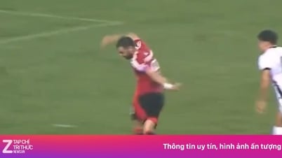 Bruno Fernandes bẽ mặt với cú rabona hỏng