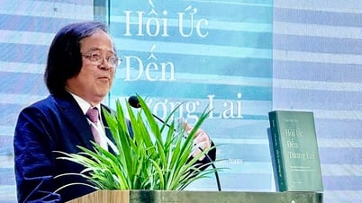 Le professeur Tran Van Tho, avec son livre « Memories to the Future », va au-delà de la philosophie économique