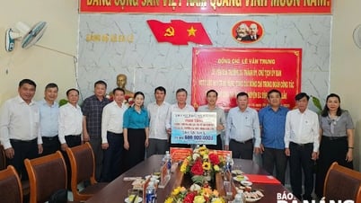 Der Vorsitzende des Komitees der Vietnamesischen Vaterländischen Front der Stadt, Le Van Trung, besuchte und arbeitete in der Gemeinde Ea Le, Bezirk Ea Sup (Provinz Dak Lak).