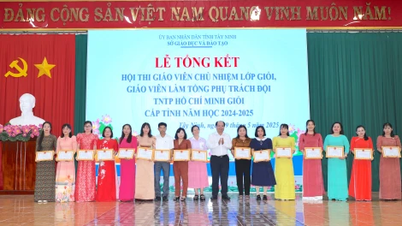 มอบรางวัลแก่ครูประจำชั้นและครูที่รับผิดชอบงานเป็นทีมจำนวน 161 คน