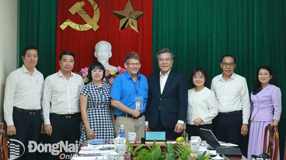Dong Nai receives and works with Bloomberg Economic News Agency