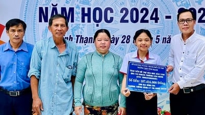 โรงเรียนเปิดบัญชีธนาคารระดมเงินเกือบ 108 ล้านดอง ช่วยเหลือเด็กนักเรียนหญิงที่เรือล่ม