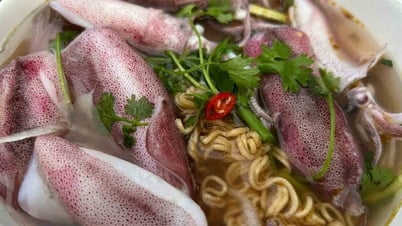 Geschmack der Heimatstadt: Ins Sea Village gehen, um blinkenden Tintenfisch zu essen