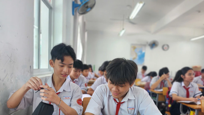 Demnach sieht die Liste der 142 Prüfungsorte wie folgt aus: Die Aufnahmeprüfung für die 10. Klasse in Ho-Chi-Minh-Stadt findet am 6. und 7. Juni statt. In diesem Jahr haben sich 76.435 Kandidaten für die Prüfung angemeldet. Das Gesamtziel für die Einschulung in die 10. Klasse an 115 öffentlichen High Schools liegt bei 70.070 Schülern. Die Kandidaten legen die Prüfung in drei Fächern ab: Literatur, Mathematik und Fremdsprachen. Wobei Literatur und Mathematik 120 Minuten/Fach umfassen; Die Dauer der Fremdsprachenprüfung beträgt 90 Minuten. Kandidaten, die die Fach-/Integrierte Prüfung ablegen, legen zusätzlich eine Fach-/Integrierte Prüfung mit einer Prüfungszeit von 150 Minuten ab. Die Prüfungskorrektur ist vom 8. bis 25. Juni geplant.