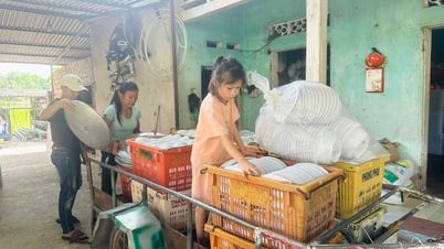  Bé gái bệnh tim cùng người mẹ khờ sống nương nhờ họ hàng