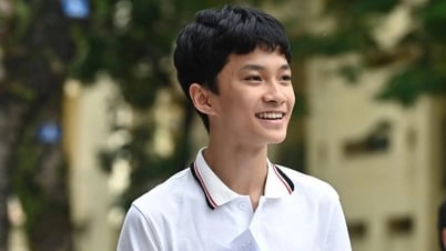 Questions et réponses de l'examen de mathématiques de 10e année de la province de Quang Tri en 2025