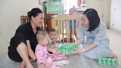 ハイズオン省女性連合が障害のある子供たちや孤児に贈り物を贈る