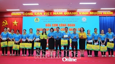 يدعم اتحاد القاعدة الشعبية لشركة Khanh Hoa Salanganes Nest Company تقديم 200 وجبة عالية الجودة للعمال