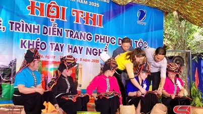 Hấp dẫn các phần thi khéo tay, hay nghề và thi trang phục nguyên bản, cách tân tại Ngày hội hái xoài Yên Châu