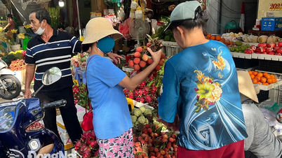 Thị trường Tết Đoan Ngọ khá nhộn nhịp