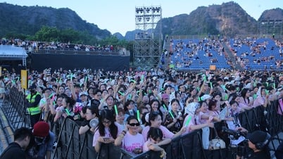 Decenas de miles de personas acuden a Trang An para asistir al festival de música y creatividad "Forestival 2025".