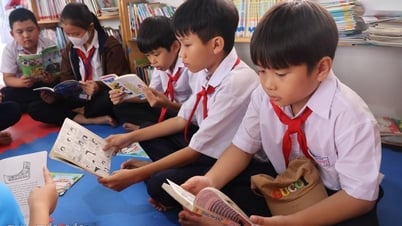 Sicherheit und Ertrinkungsprävention für Kinder im Sommer