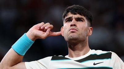 كارلوس ألكاراز يتأهل إلى الدور الرابع من بطولة رولان جاروس 2025