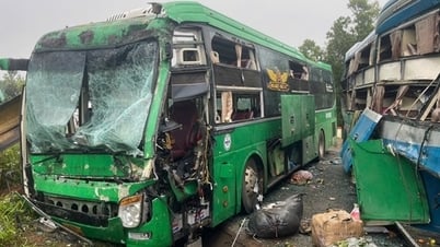 Два пассажирских автобуса столкнулись на дороге Хошимина, многие пассажиры запаниковали