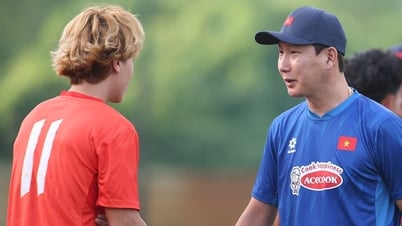 โค้ชคิม ซัง ซิก สนใจนักเตะเวียดนามชุดยู22