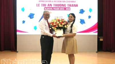 نظمت مدرسة iSchool Nha Trang حفل الامتنان والنضج لطلاب الصف الثاني عشر