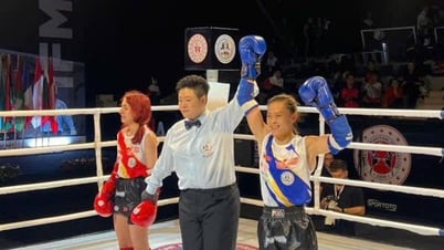 "Ốc tiêu" Huỳnh Hà Hữu Hiếu bảo vệ thành công ngôi vô địch Muay Thái thế giới