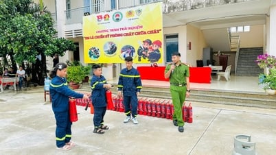 Thiếu nhi vùng xa trải nghiệm chương trình “Em là chiến sĩ phòng cháy chữa cháy”