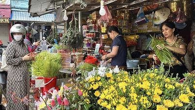 Nhộn nhịp mua sắm phục vụ tết Đoan Ngọ