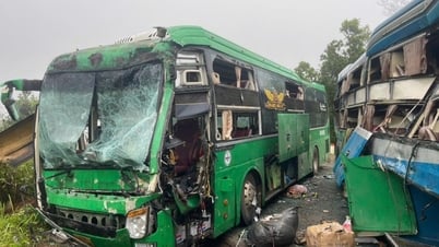 Chocan dos autobuses de pasajeros: tres personas heridas