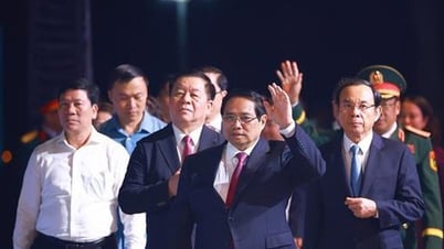 Premierminister nimmt am Programm Con Dao teil – Heroisches Lied des vietnamesischen Willens
