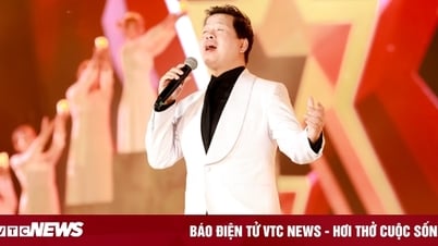 공로예술가 당즈엉과 비엣 호안이 디엔비엔의 역사를 재현, 1만5000명의 관객 감동