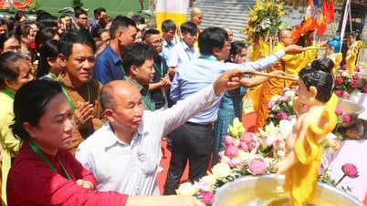 Thousands of people attend Buddha's Birthday celebration at the most beautiful pagoda in Dien Chau district