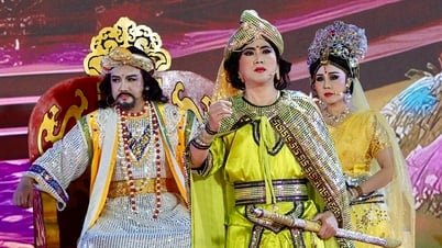 Le Tu and Ha Nhu sing the opera The Life of Buddha at the 2025 Vesak Festival