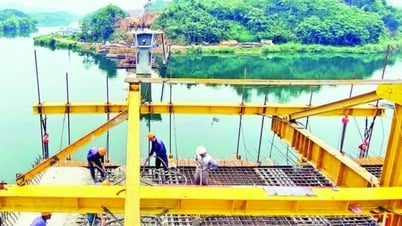Construction site no holidays
