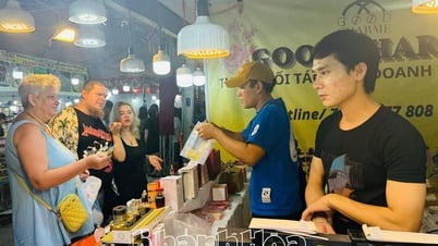 В апреле общий объем продаж товаров и доходов от потребительских услуг достиг почти 18 853 млрд донгов.