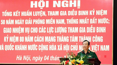 Binh chủng Tăng thiết giáp tổng kết huấn luyện, tham gia diễu binh kỷ niệm 50 năm Ngày giải phóng miền Nam, thống nhất đất nước