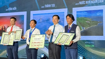 Nhà báo Huỳnh Lâm - Báo Cà Mau đoạt giải Nhất và Huy chương Bạc Cuộc thi ảnh "Đất nước Ngàn hoa"       
