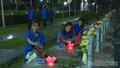 យុវជន​ Dien Bien អុជ​ទៀន​គោរព​វិញ្ញាណក្ខន្ធ​វីរជន​យុទ្ធជន​ពលី