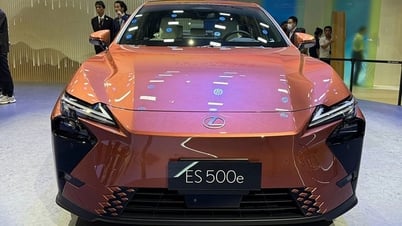 Lexus ES ជំនាន់ទី 8 បន្ថែមប្រព័ន្ធ Hybrid powertrain និងម៉ូទ័រអេឡិចត្រិច