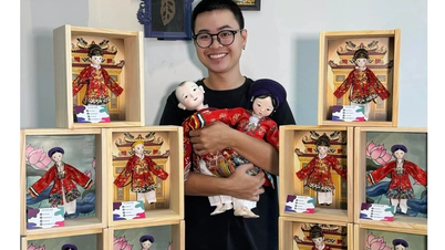 The young man caused a stir among young people with his realistic portrait dolls.