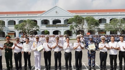 Chủ tịch HĐND thành phố thăm, kiểm tra, động viên các lực lượng luyện tập tham gia duyệt đội ngũ trong Lễ Kỷ niệm 70 năm Ngày Giải phóng Hải Phòng