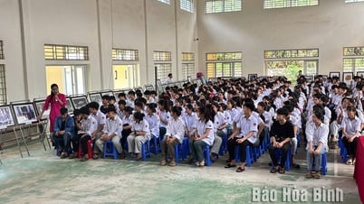 Propagating and introducing the typical values ​​of "Hoa Binh Culture" at Muong Chieng High School
