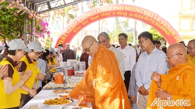 Ẩm thực chay 0 đồng phục vụ xuyên suốt Tuần lễ Phật đản tại chùa Vĩnh Tràng