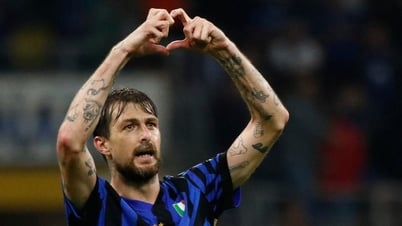 Acerbi - từ vực thẳm đến người hùng Champions League ở tuổi 37
