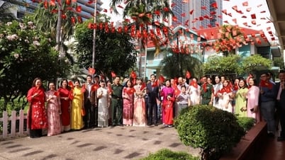 Vang khúc ca 'Như có Bác Hồ trong ngày vui đại thắng' tại lễ mít-tinh ở Thái Lan