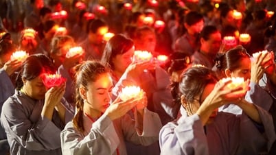 โคมดอกไม้ 35,000 ดวง อธิษฐานให้โลกสงบสุข ในงานวิสาขบูชา 2568 “จิตใจสงบ โลกสงบสุข”