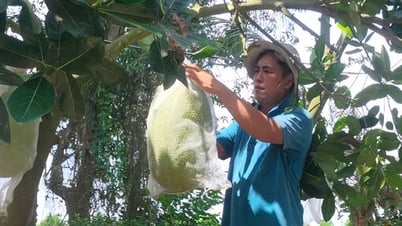 មេ​ភូមិ​និយាយ​ឲ្យ​ប្រជាពលរដ្ឋ​ស្តាប់​ហើយ​ជឿ។