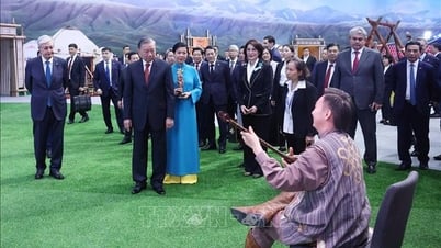 Tổng Bí thư Tô Lâm tham quan Làng Văn hóa Dân tộc Kazakhstan